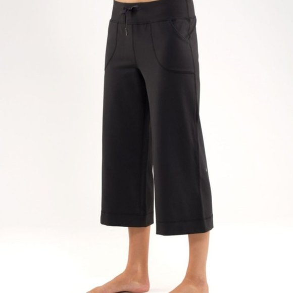 wide leg cropped yoga pants